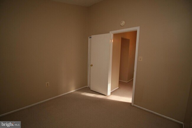 Building Photo - 512 Suffield Dr