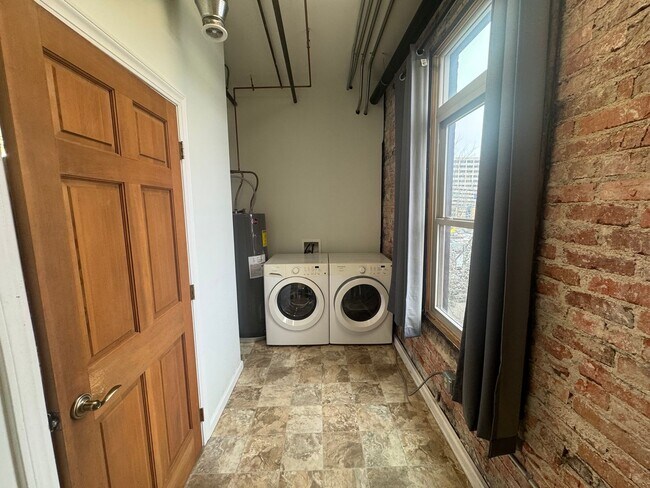 Building Photo - 811 Cook Building