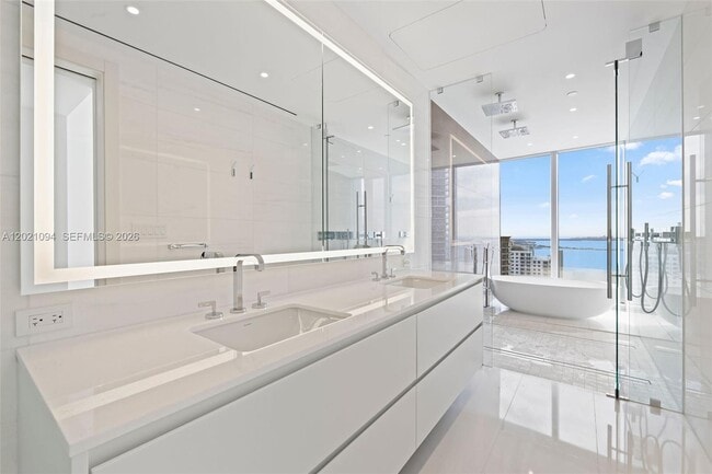 Building Photo - 300 Biscayne Blvd Way