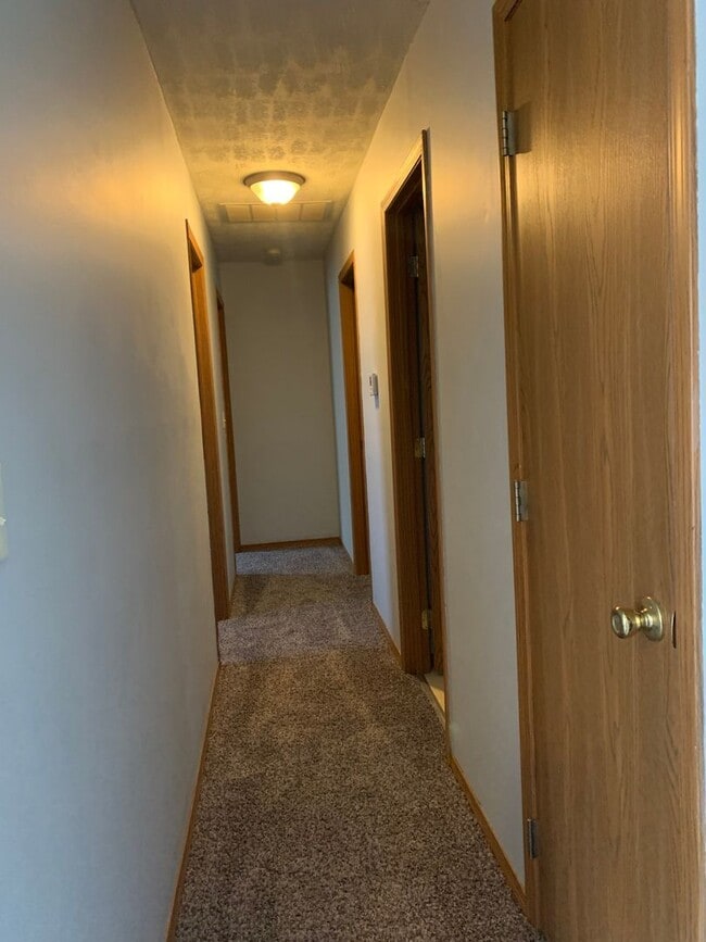 Building Photo - Walnut Grove House 3 Bedroom 1 Bath + covered car port!