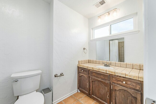 Building Photo - 3200 Mulberry Dr