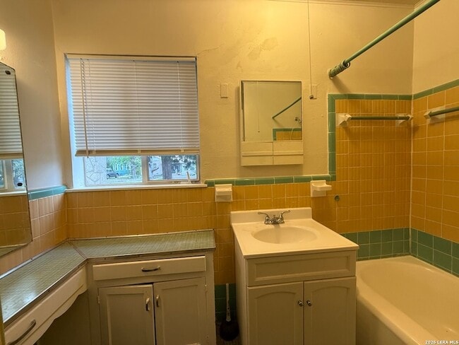 Building Photo - 374 Meredith Dr