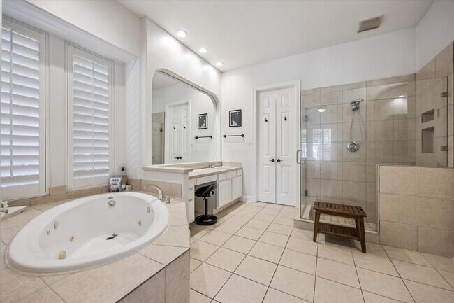 Building Photo - 3047 Bonnebridge Way Blvd