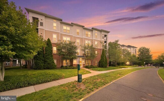 Building Photo - 3850 Lightfoot St