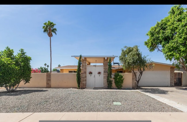 Building Photo - 533 E Pebble Beach Dr