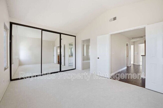 Building Photo - 9462 Pipilo St