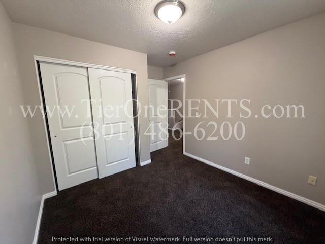 Building Photo - No deposit option for qualified renters wi...