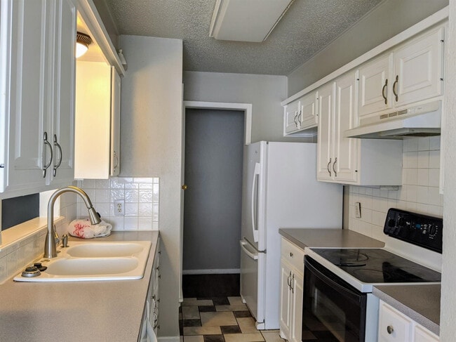 Building Photo - 5525 Fordham St