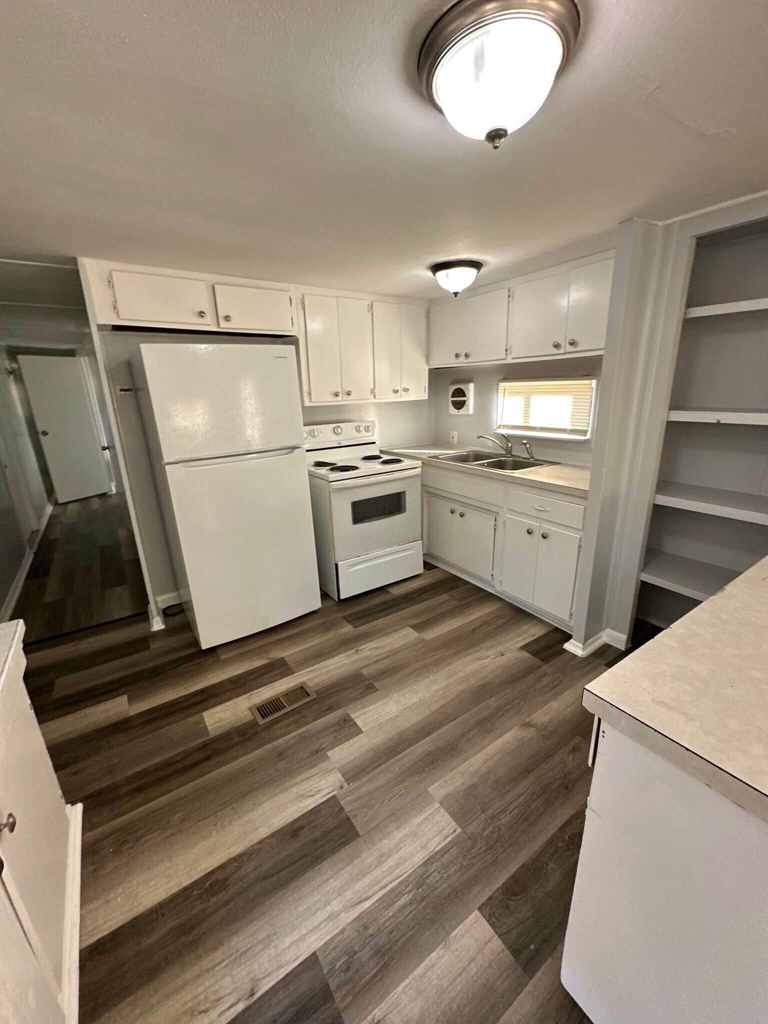 Building Photo - 7663 Bentwillow Dr