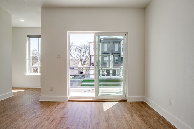 Building Photo - 2320 Benbrook Blvd