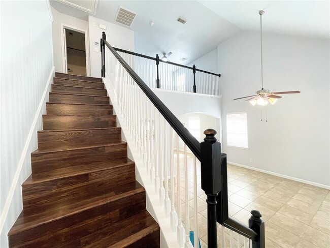 Building Photo - 26330 Longview Creek Dr