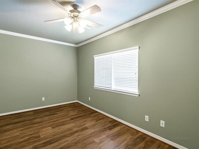 Building Photo - 3006 E Park at Fairdale