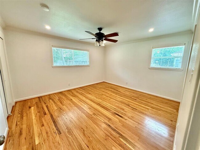Building Photo - 5026 Redstart St