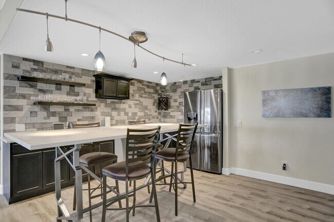 Building Photo - 10503 E Meadow Run