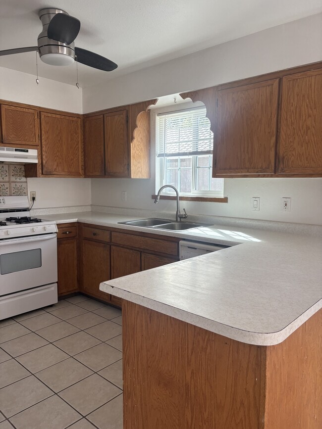 Building Photo - 1143 De Vargas Ct