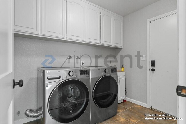 Building Photo - 144 Oakridge Dr