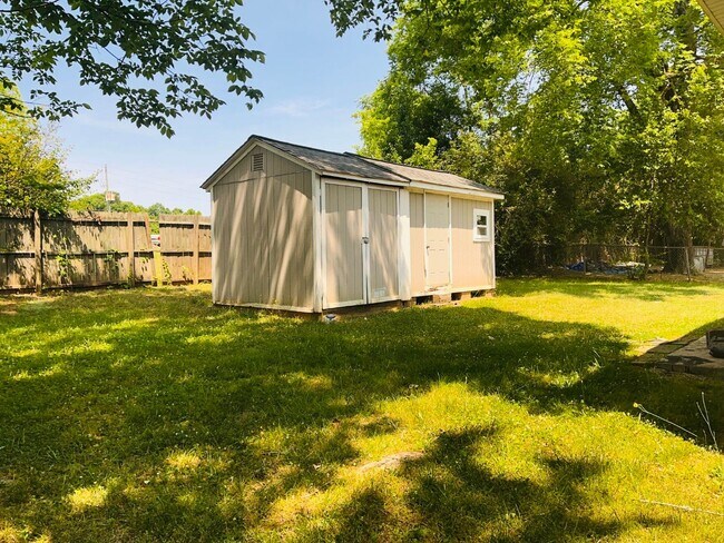 Building Photo - ***MOVE IN SPECIAL - $500 OFF 1ST MONTHS R...