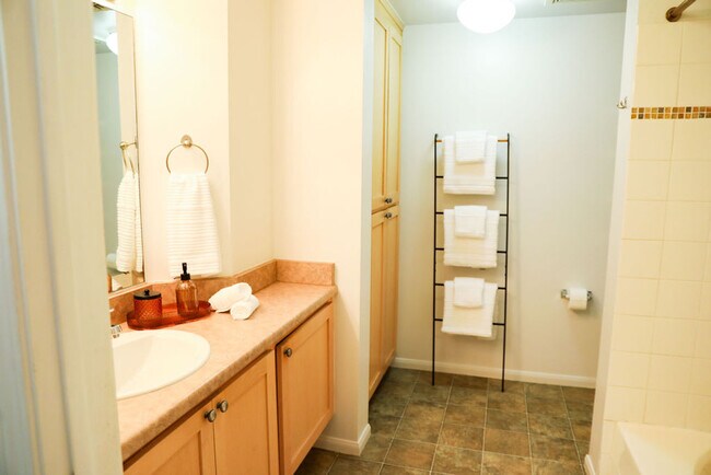 Building Photo - 2419 Fifth Ave