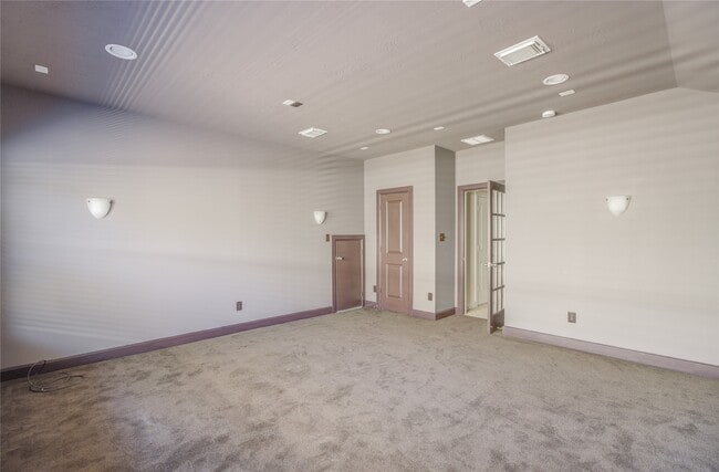 Building Photo - 70 S Almondell Cir