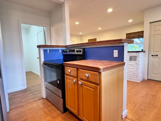 Building Photo - 3012 Glenwood Rd