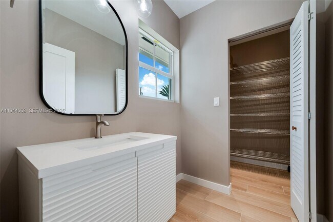 Building Photo - 6356 SW 14th St