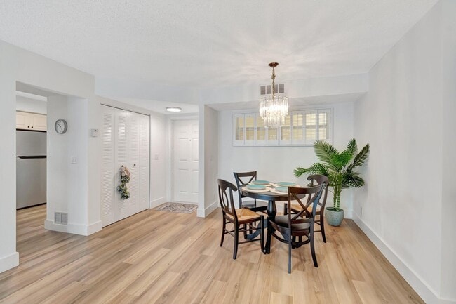 Building Photo - 17 Colonial Club Dr