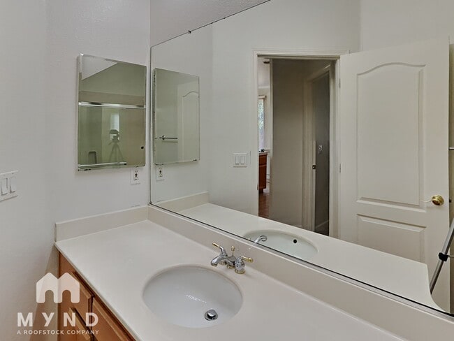 Building Photo - 133 Orchard Park Pl
