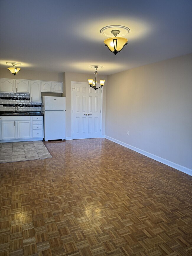 Interior Photo - Darby Terrace