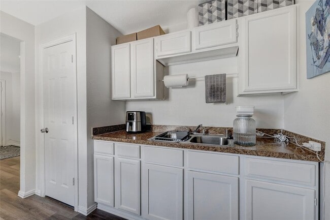 Building Photo - Adorable 2 bed, 1 bath house in Fort Worth