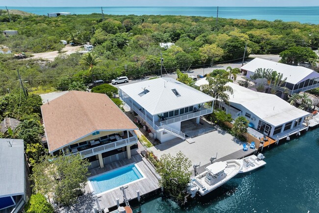 Building Photo - 121 Long Key Lake Dr