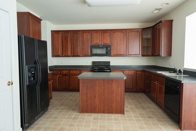 Building Photo - Spacious beautiful 4 bedroom 2.5 bath home  In Greensboro with an office/upstairs loft/ sunroom/ ...