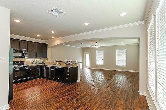 Building Photo - 64 Woodland Hills Dr