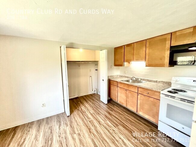 Building Photo - 671 Country Club Rd