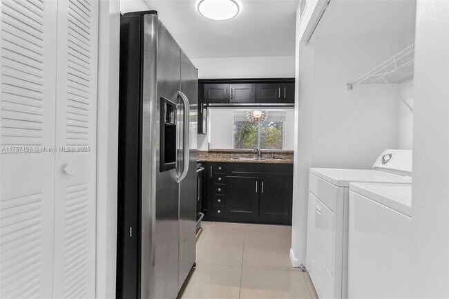 Building Photo - 735 NW 92nd Ave