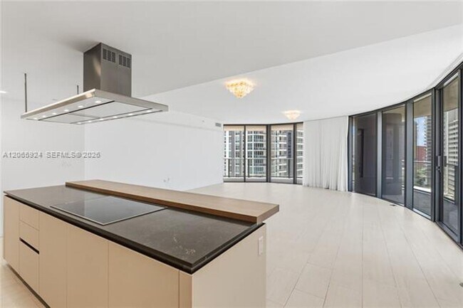Building Photo - 1000 Brickell Plaza