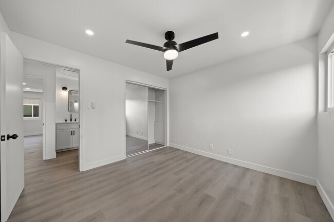 Building Photo - 3444 E Wilton St