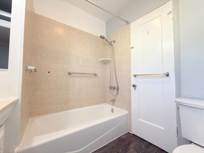 Building Photo - 1007 De Foe St