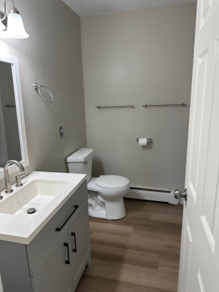 Building Photo - 202 Lincoln St