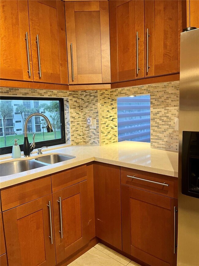 Building Photo - 16919 N Bay Rd