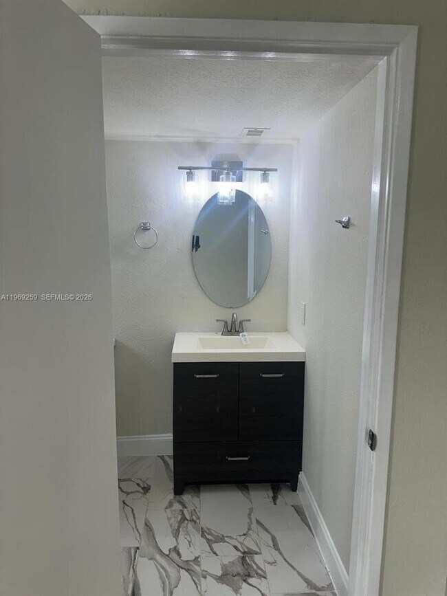 Building Photo - 1463 Lake Crystal Dr