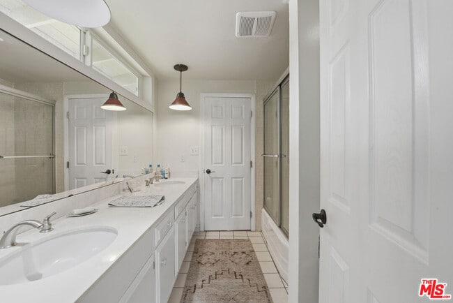 Building Photo - 4401 Nogales Dr