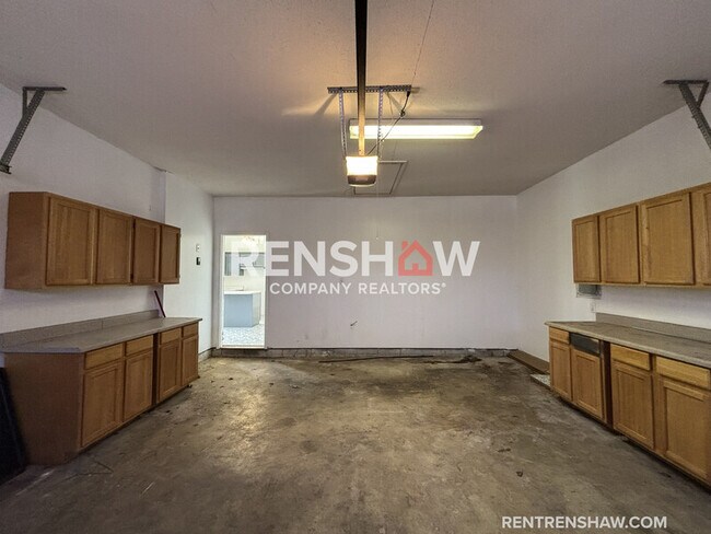 Building Photo - 2512 Courtney Dr