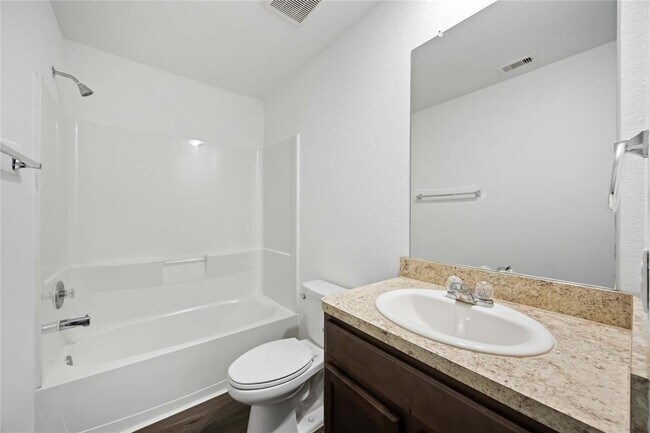 Building Photo - 14611 Broadbury Pond Rd
