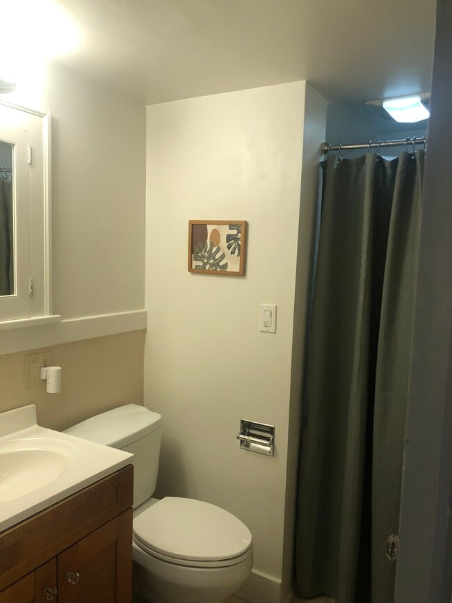 Building Photo - 3007 16th Ave S