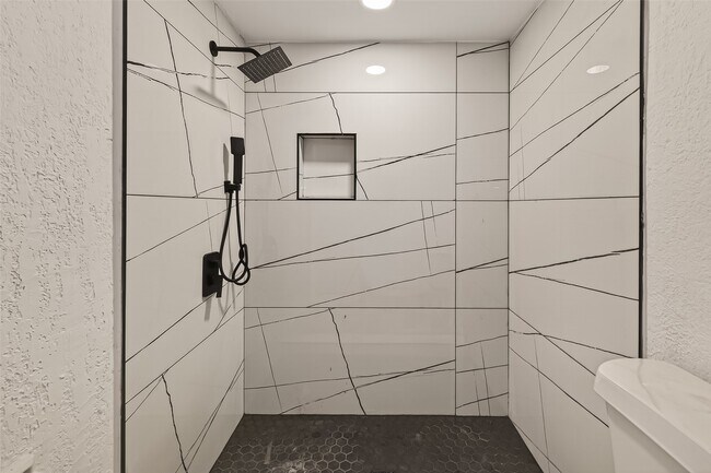 Building Photo - 3300 Yorktown St