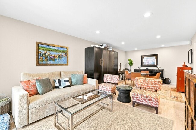 Building Photo - 940 Sealane Dr