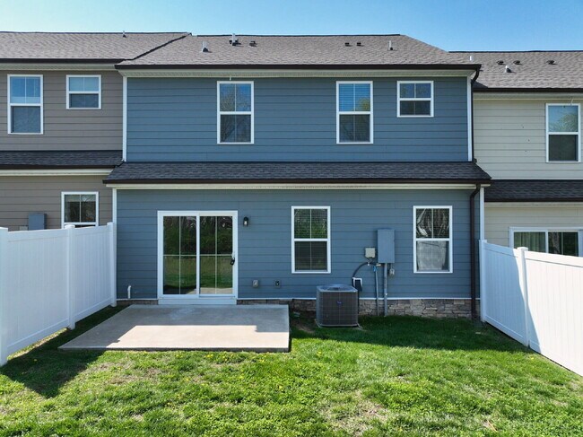 Building Photo - Updated Gallatin Townhome | 3BR + Garage, W/D Included