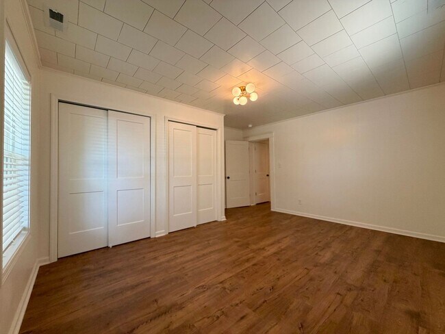 Building Photo - 405 N 4th St