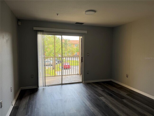 Building Photo - 5467 Vineland Rd