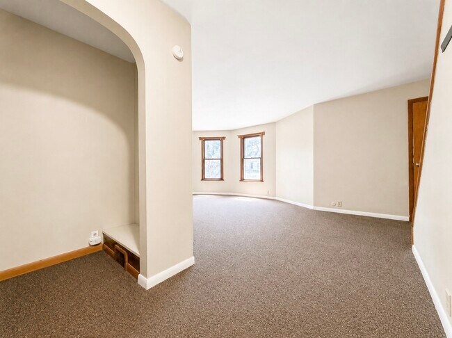 Building Photo - 16 Highland Ave